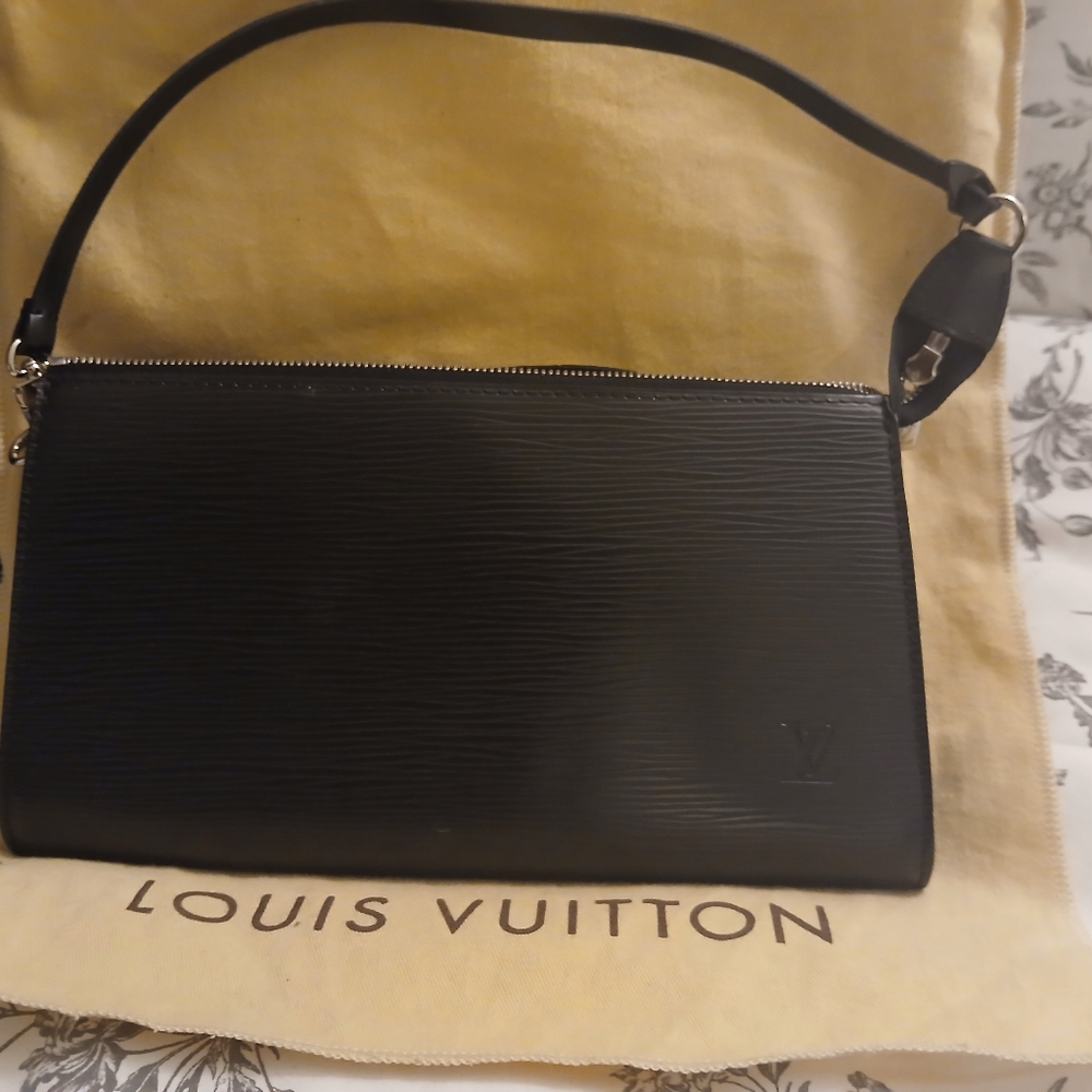 Louis vuitton clutch